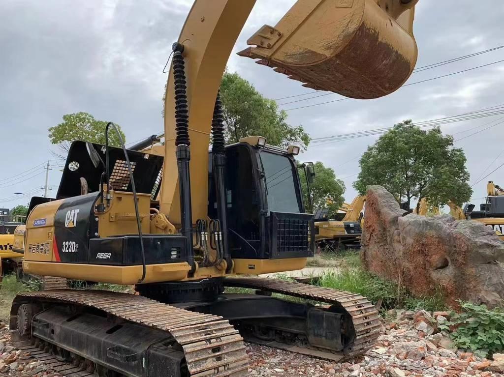 CAT 323D Escavatori cingolati