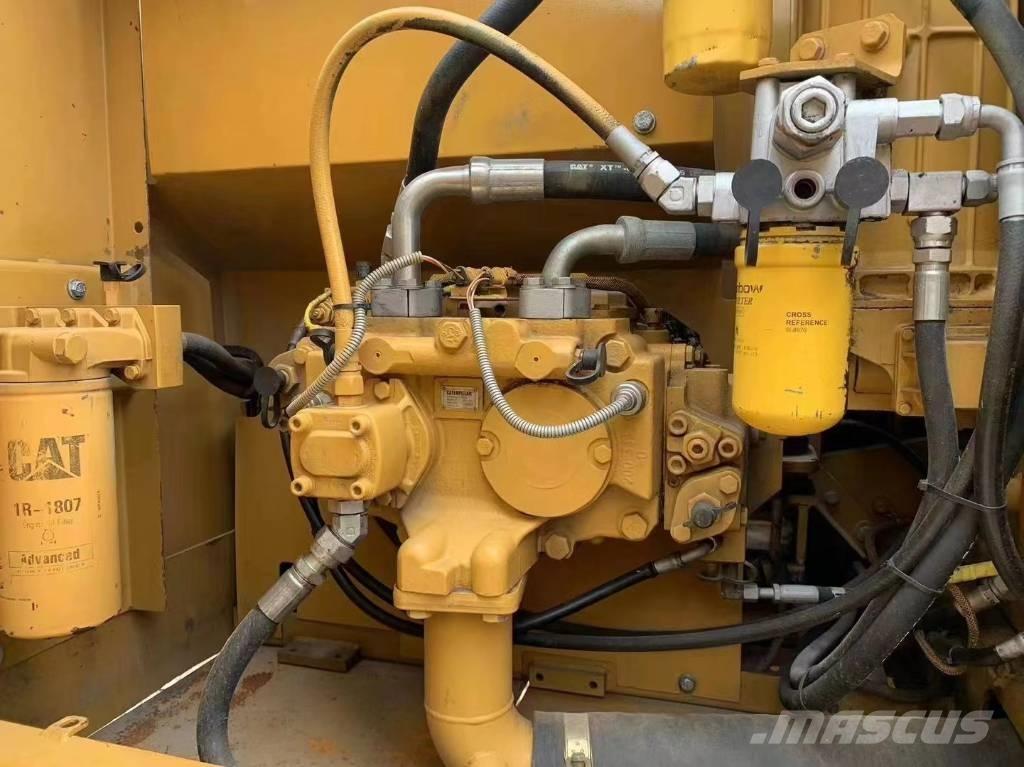 CAT 323D Escavatori cingolati