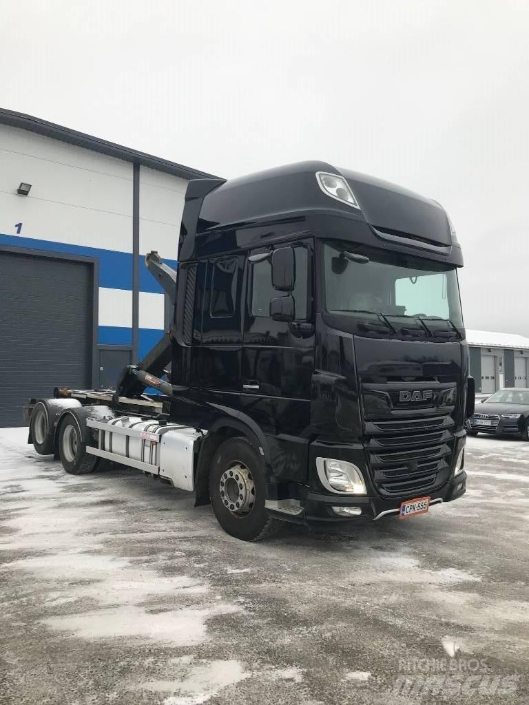 DAF XF530 FAS Camion con gancio di sollevamento