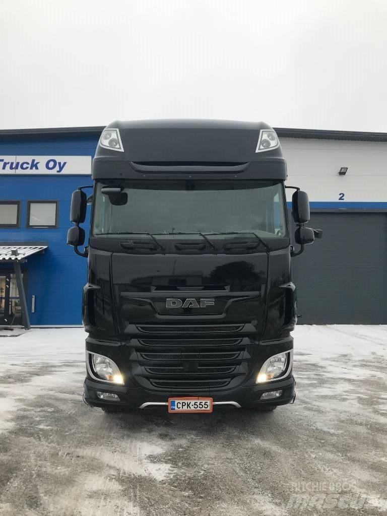 DAF XF530 FAS Camion con gancio di sollevamento