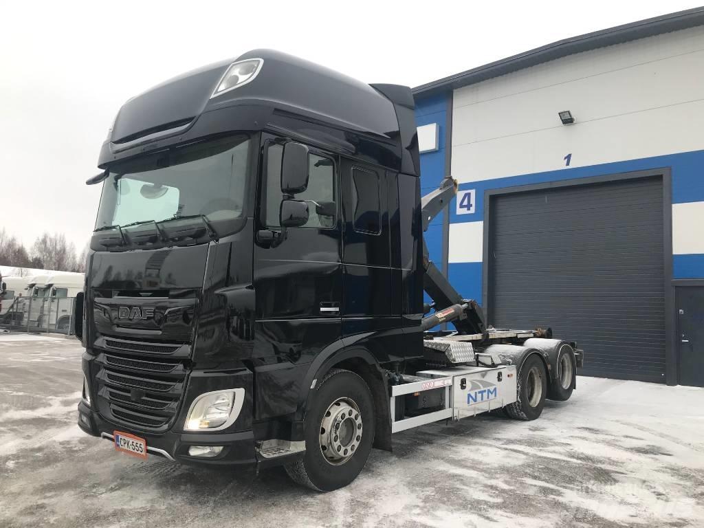 DAF XF530 FAS Camion con gancio di sollevamento