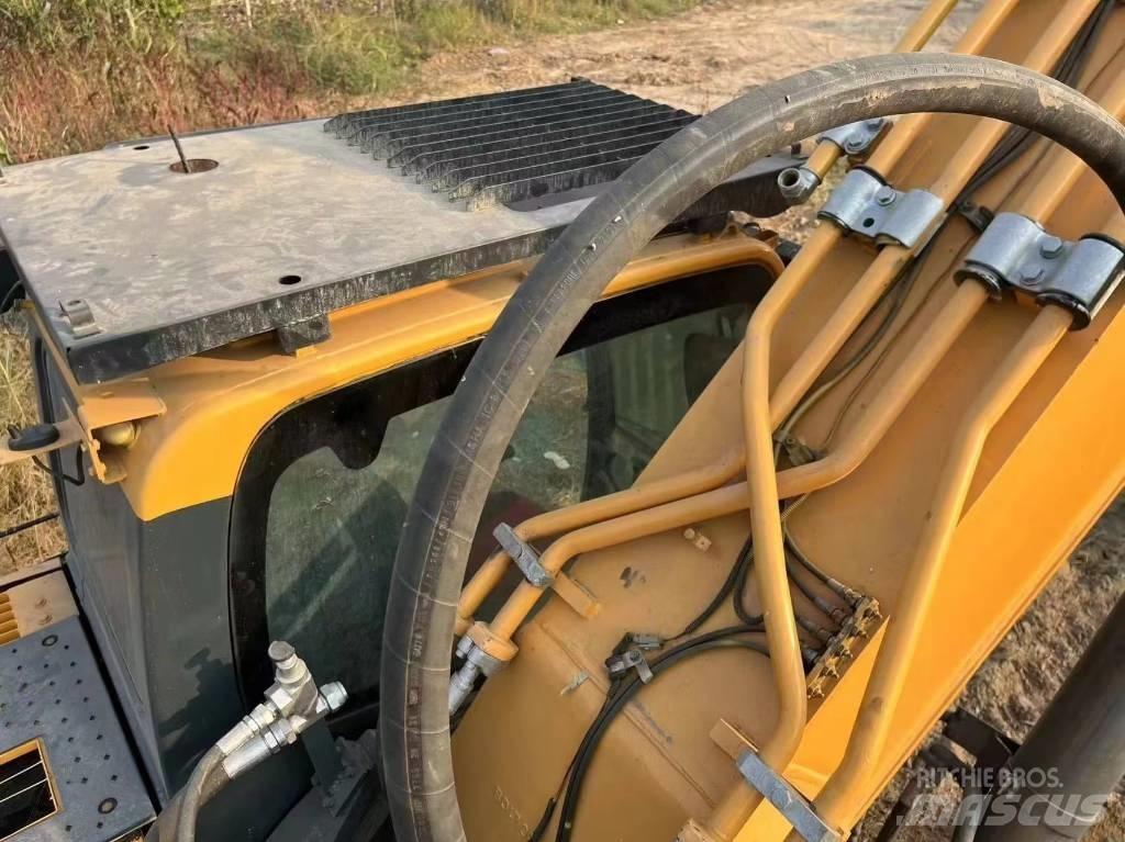 Hyundai Robex 520 VS Escavatori cingolati