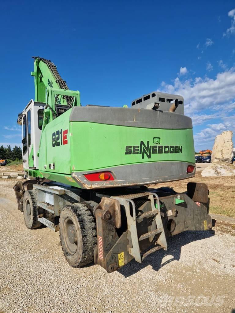Sennebogen 821 E Escavatori gommati