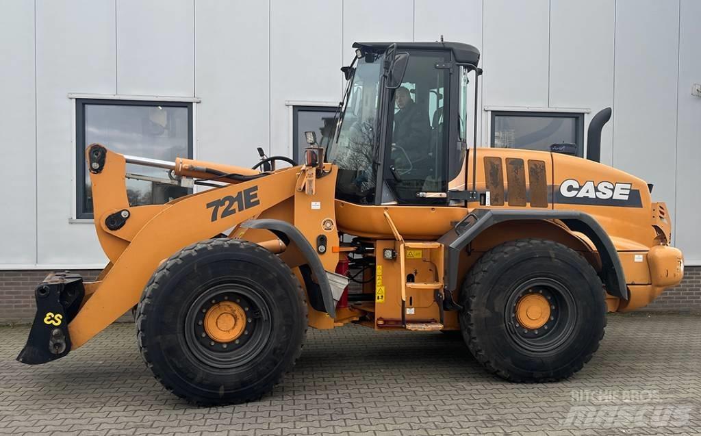 CASE 721 E Pale gommate