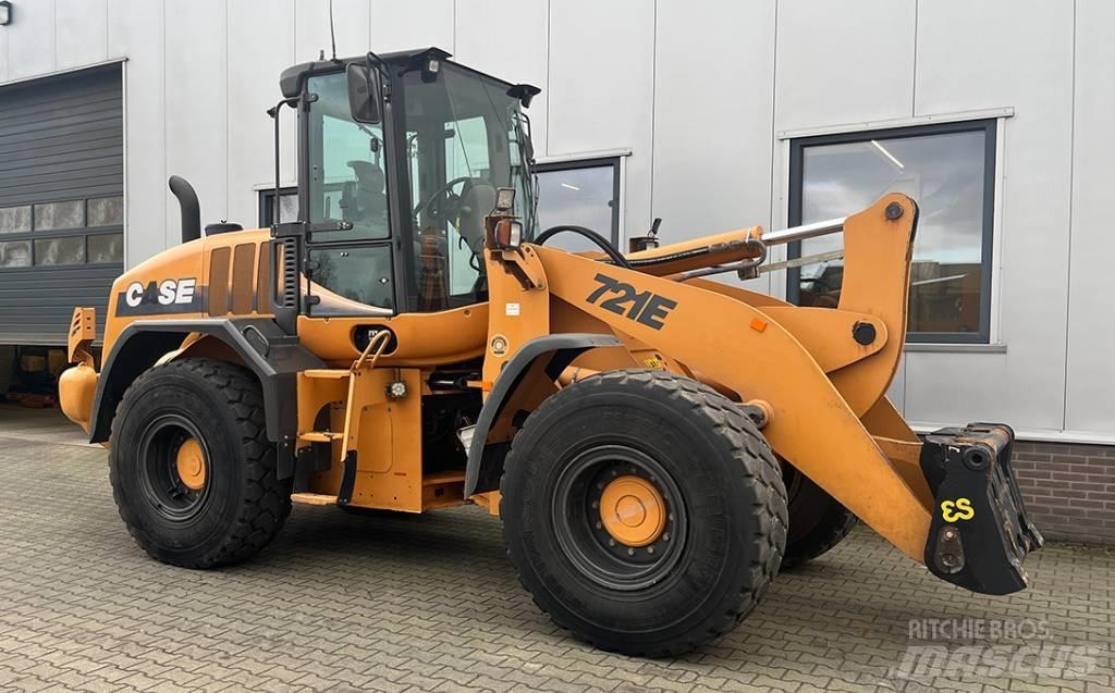 CASE 721 E Pale gommate