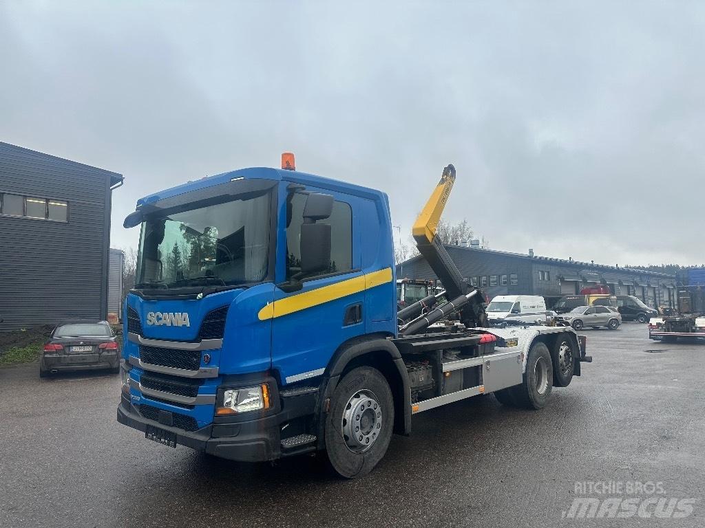 Scania P 360 Camion con gancio di sollevamento