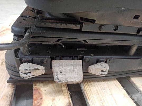 Valtra N 163 chair Cabine e interni