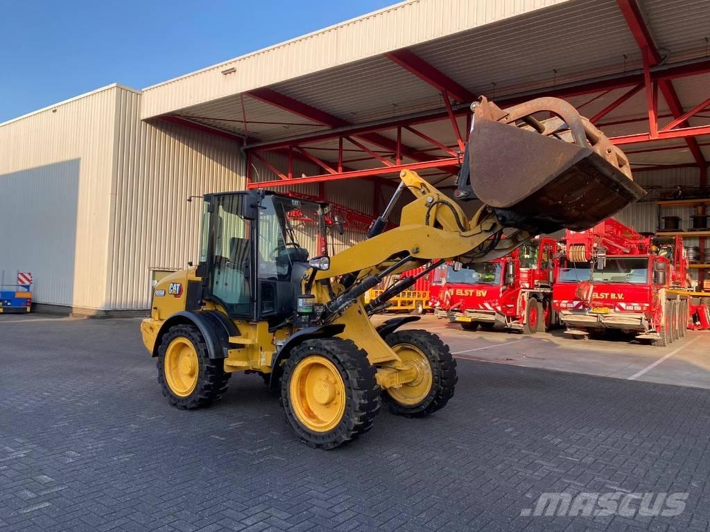 CAT 908M Pale gommate