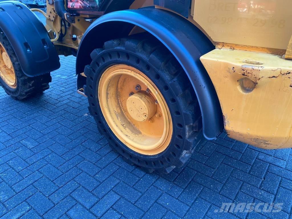 CAT 908M Pale gommate