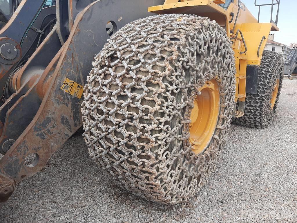 Volvo BM L220H Pale gommate
