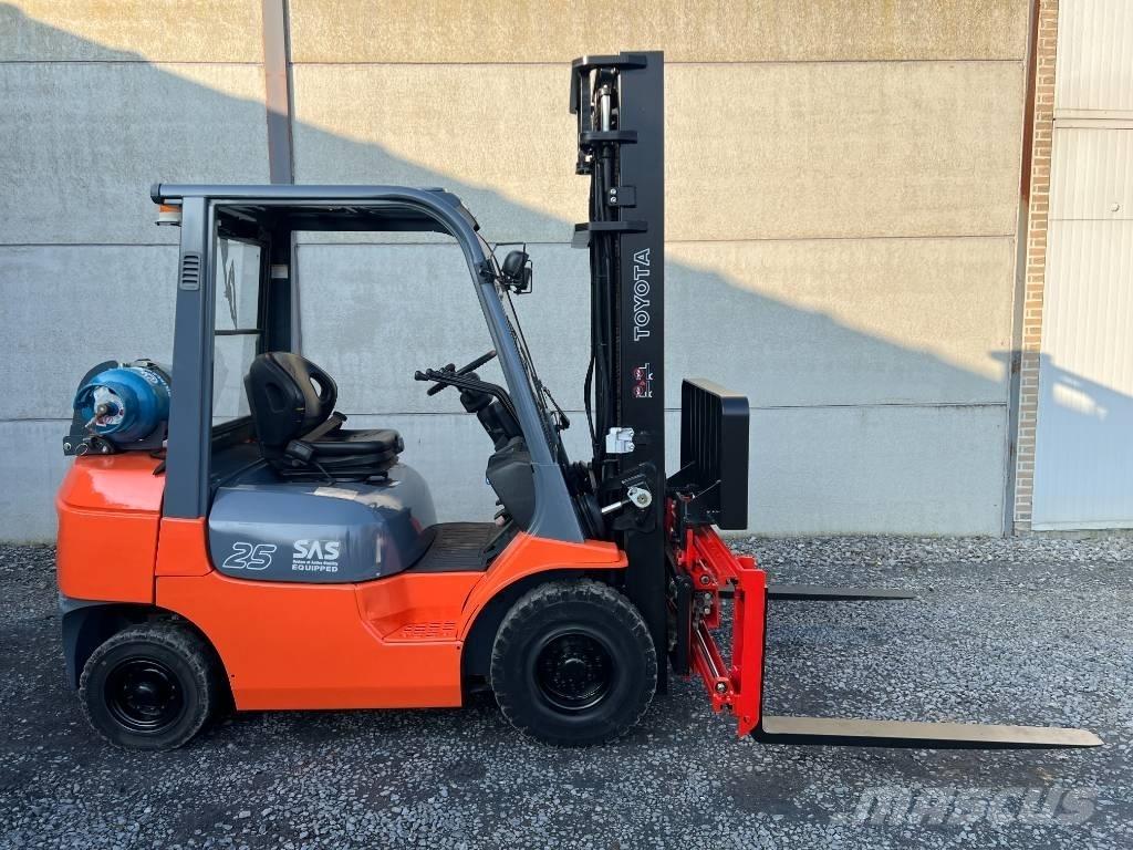 Toyota 42-7 FGF 25 Carrelli elevatori GPL