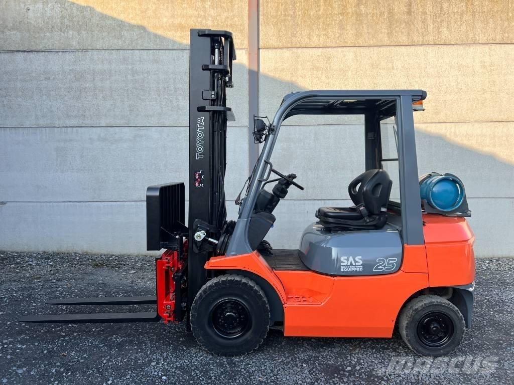 Toyota 42-7 FGF 25 Carrelli elevatori GPL