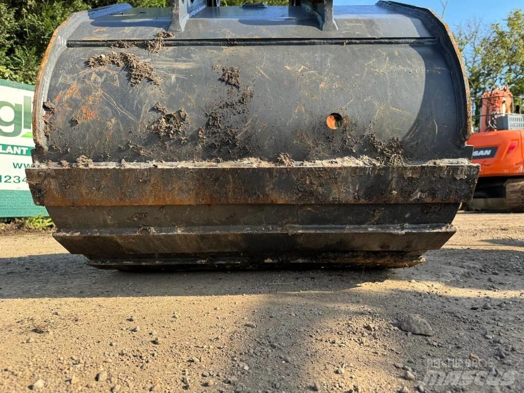 Doosan DX 140 LC Benne