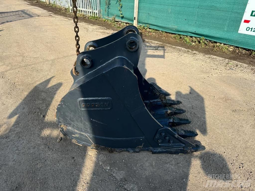 Doosan DX 140 LC Benne