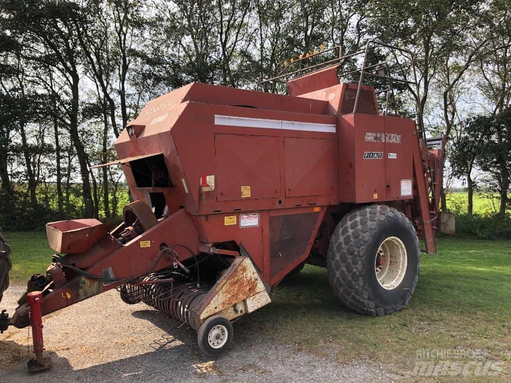 Hesston 4800 Presse quadre
