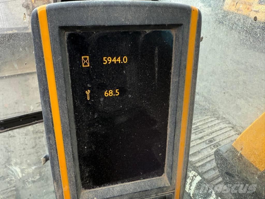 JCB JS 130 LC Escavatori cingolati