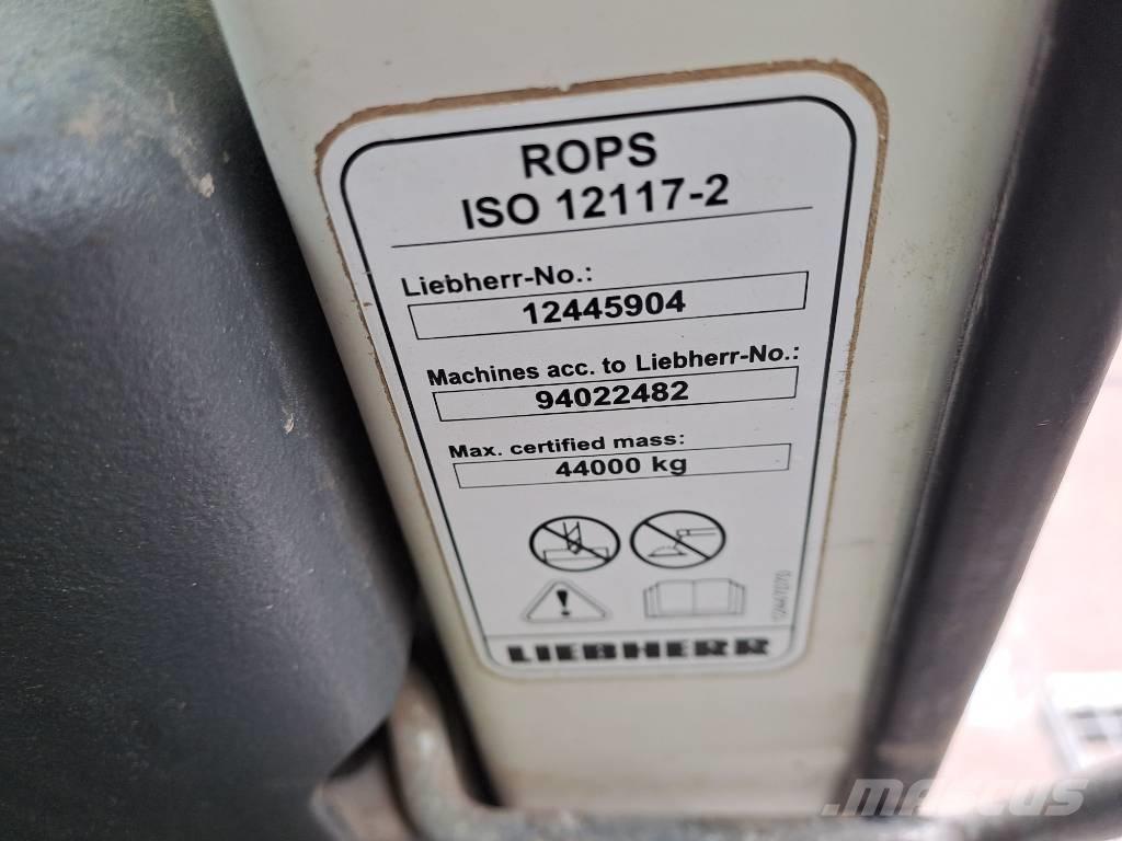 Liebherr R 946 Escavatori cingolati