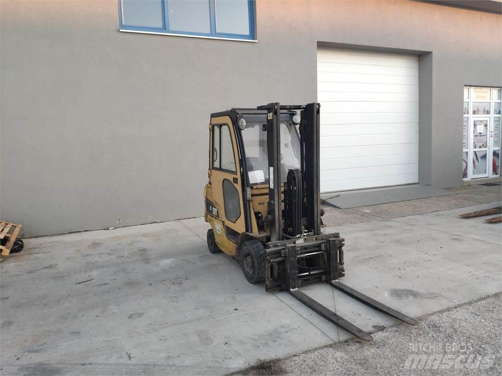 CAT GP15N Carrelli elevatori GPL