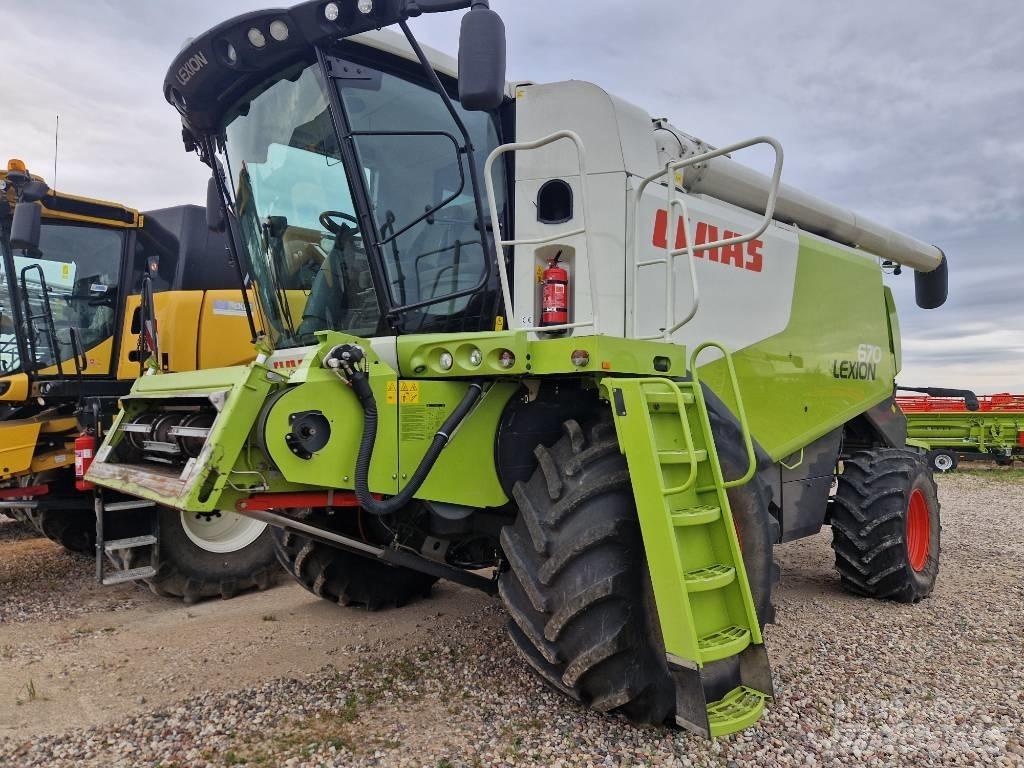 CLAAS Lexion 670 Mietitrebbiatrici