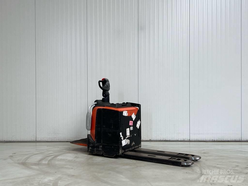 BT LPE250 Carrelli elevatori bassi a piattaforma