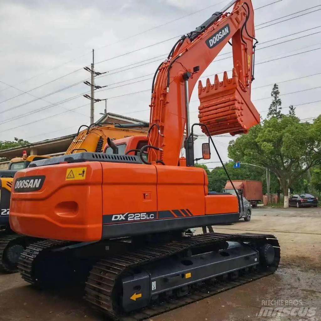 Doosan DX225LC-9C Escavatori cingolati
