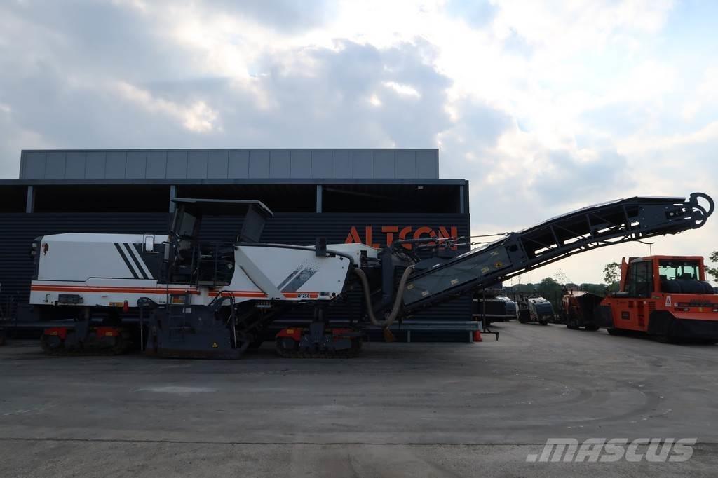 Wirtgen W 250 Fresa a freddo per asfalto