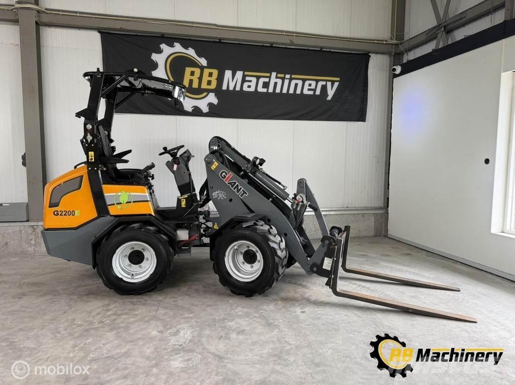 GiANT G2200E Pale gommate