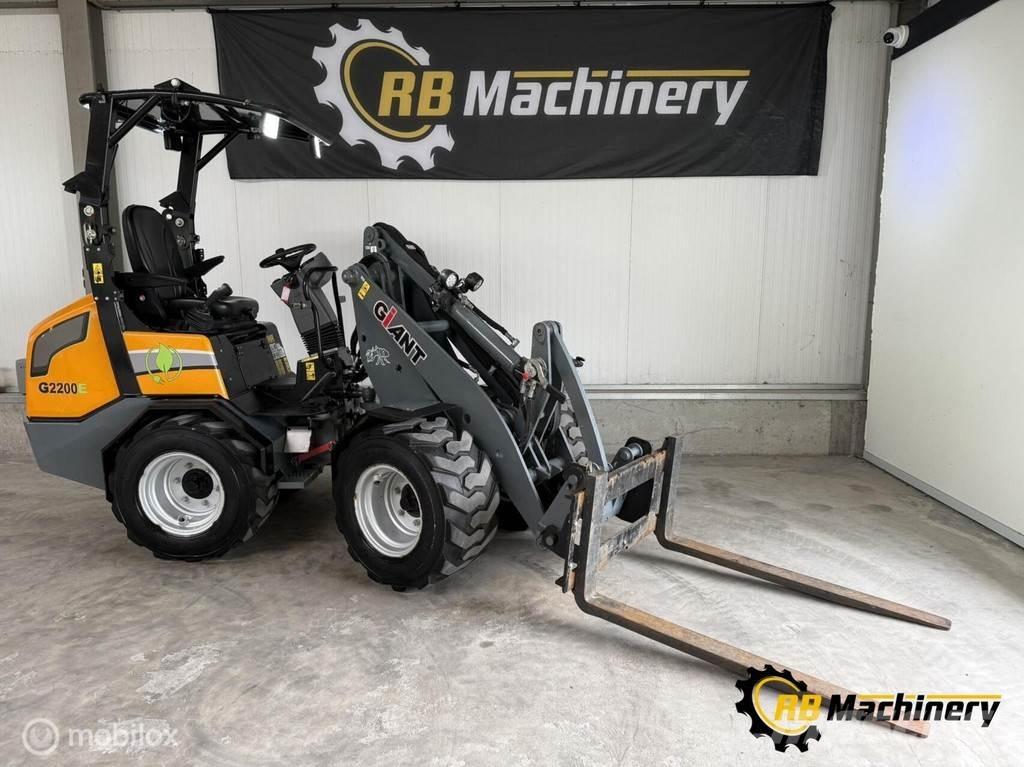 GiANT G2200E Pale gommate