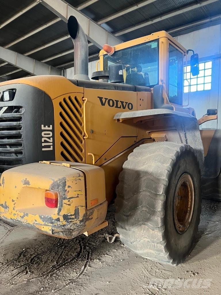 Volvo L 120 E Pale gommate