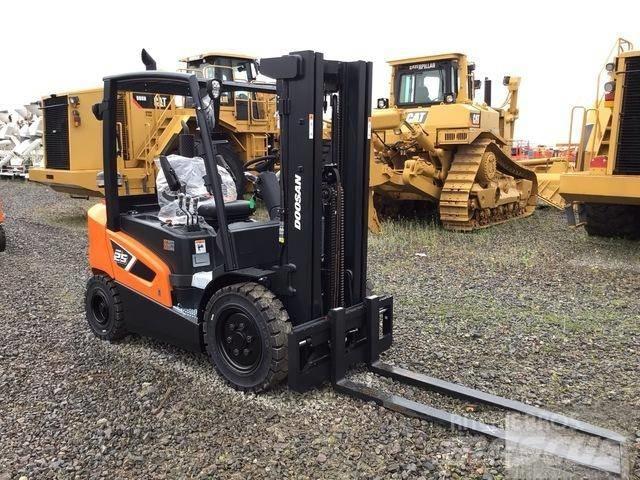 Doosan D25S-9 Carrelli elevatori diesel