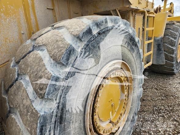 CAT 988H Pale gommate
