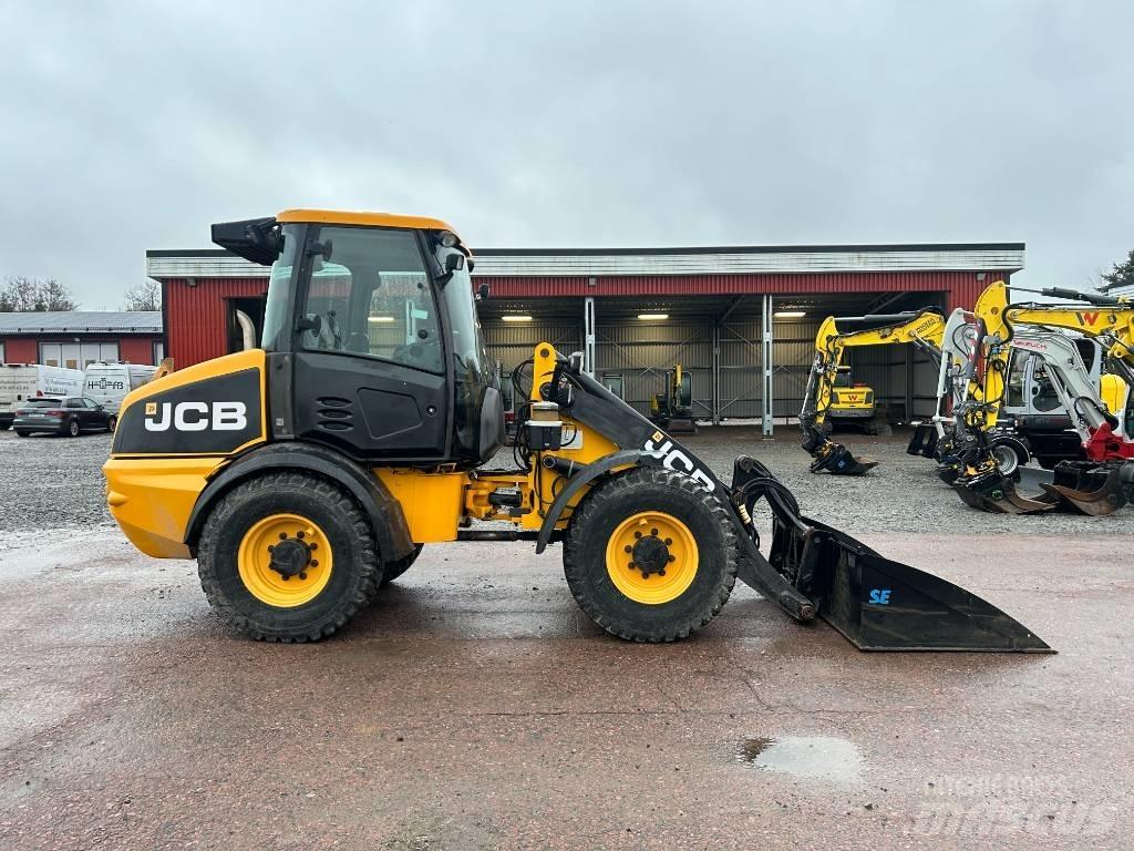 JCB 409 Pale gommate