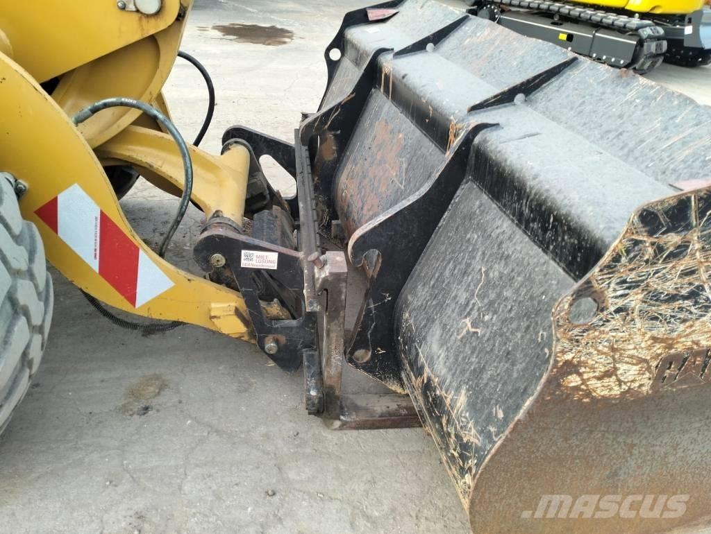 CAT 906M Pale gommate