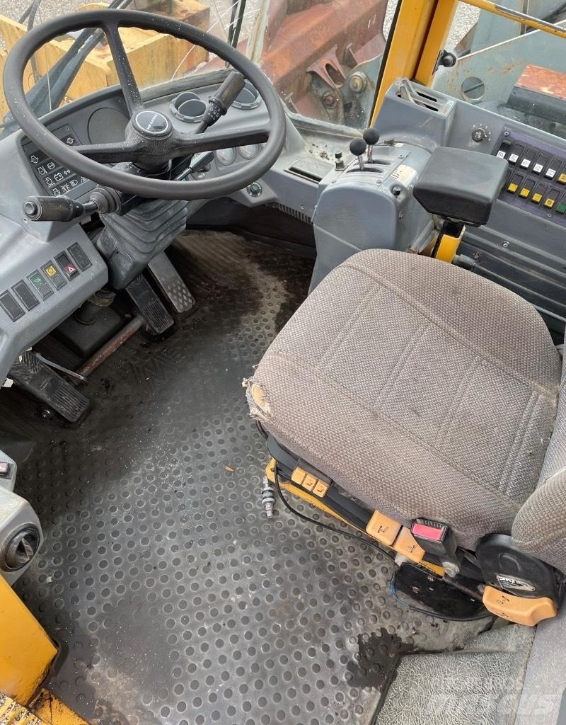 Volvo L120C Pale gommate