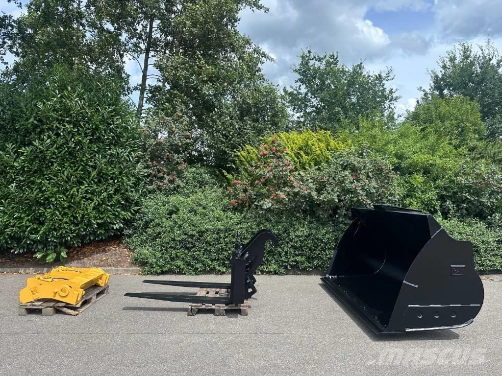 CAT 938M Pale gommate