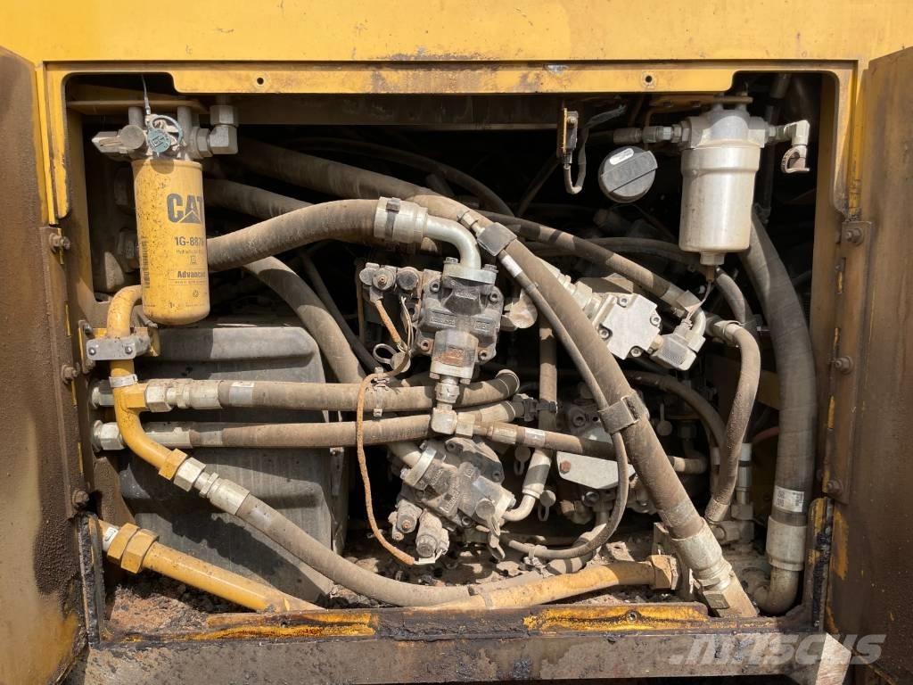 CAT AP555F Finitrici