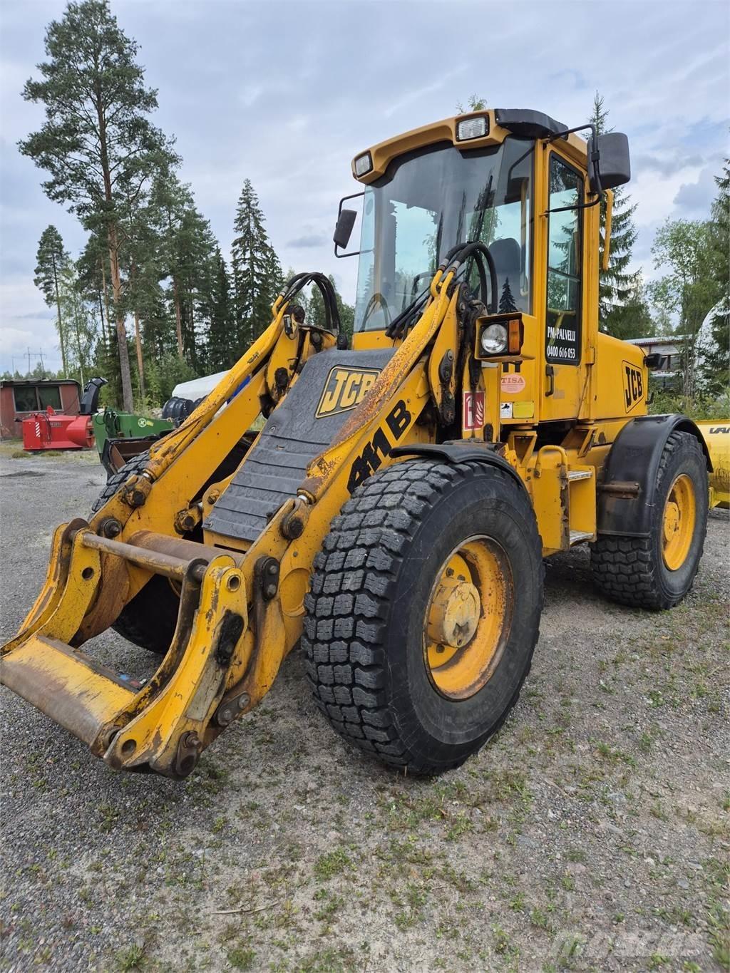 JCB 411B Pale gommate