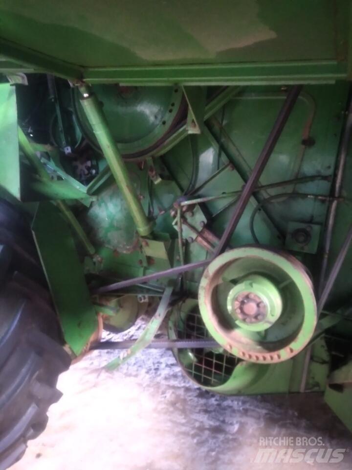 John Deere 1065 Mietitrebbiatrici