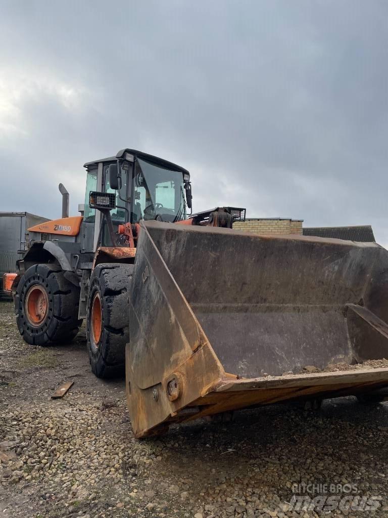 Hitachi ZW 180-5 Pale gommate