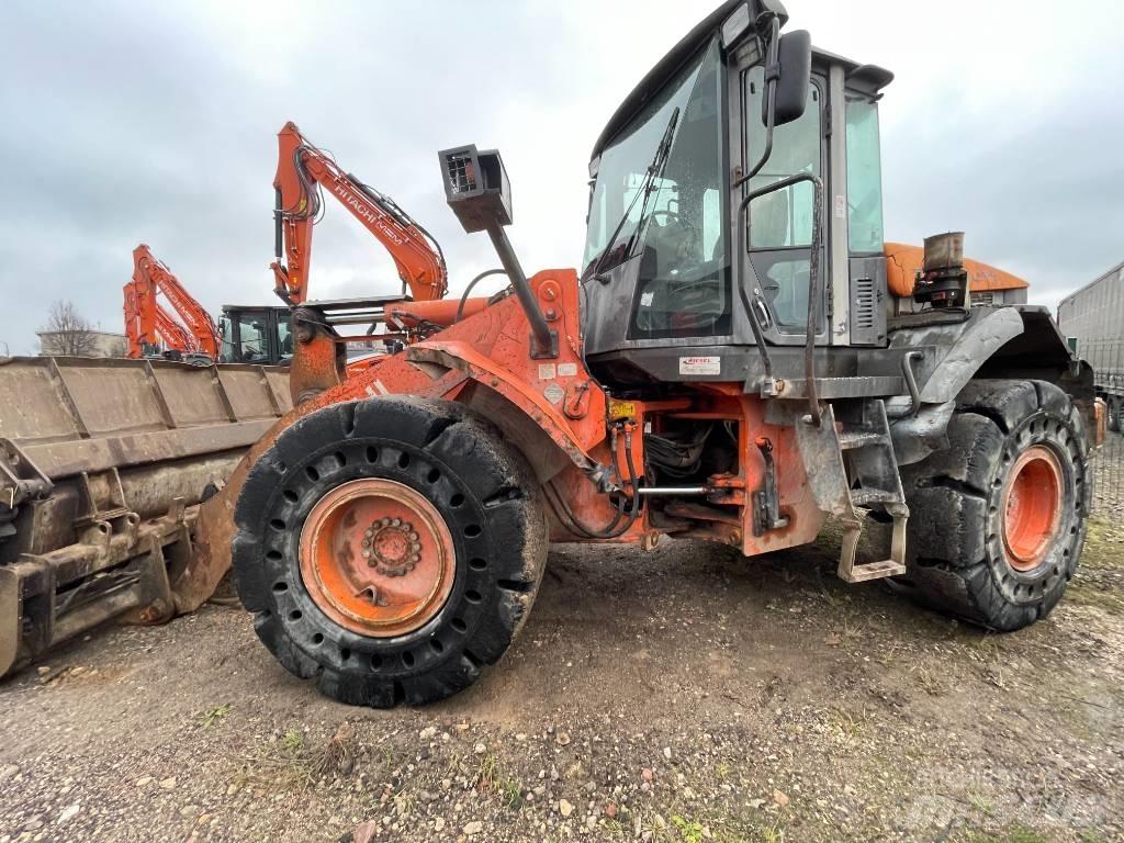 Hitachi ZW 180-5 Pale gommate