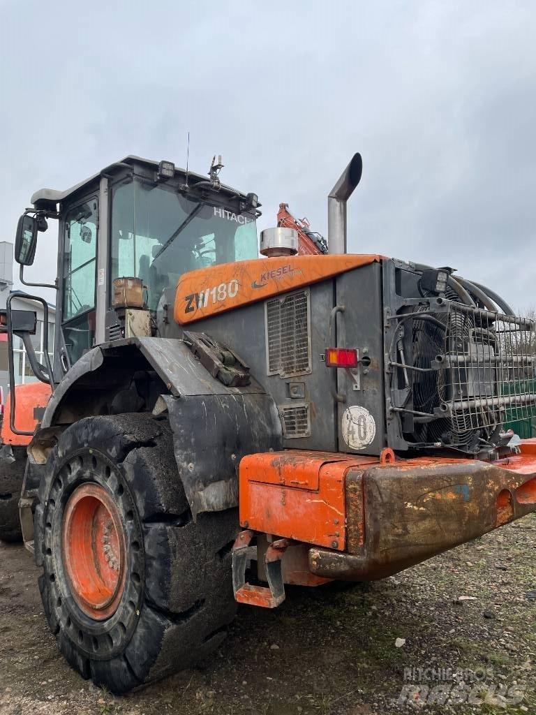 Hitachi ZW 180-5 Pale gommate