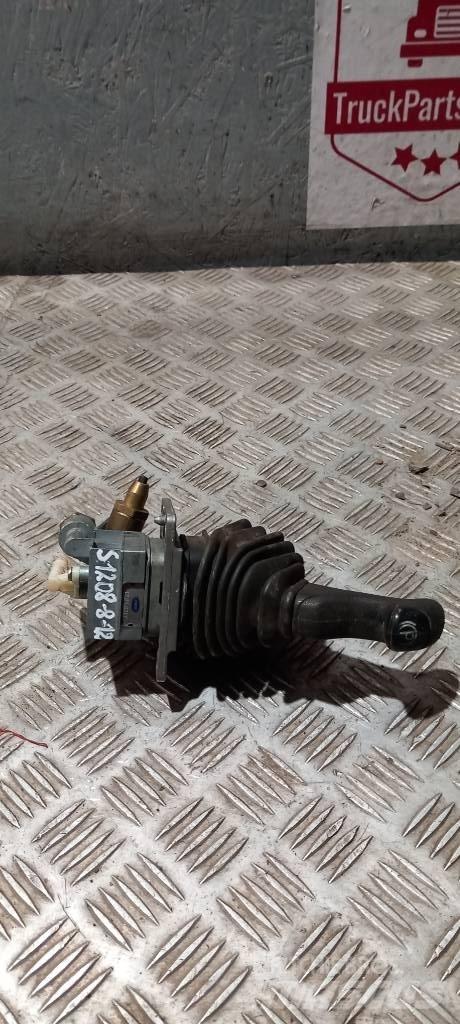 Scania S 94     1324425 Cabine e interni