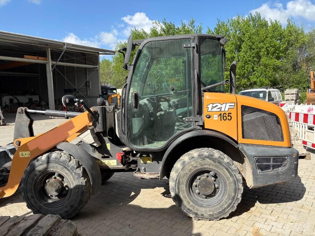 CASE 121 F Pale gommate