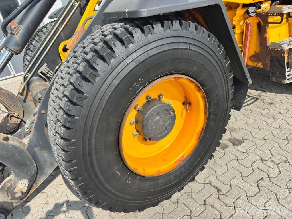 JCB 413 Pale gommate