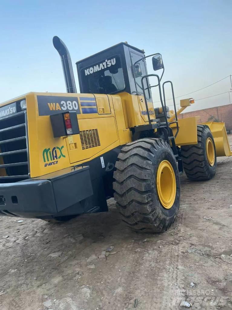 Komatsu WA 380 Pale gommate
