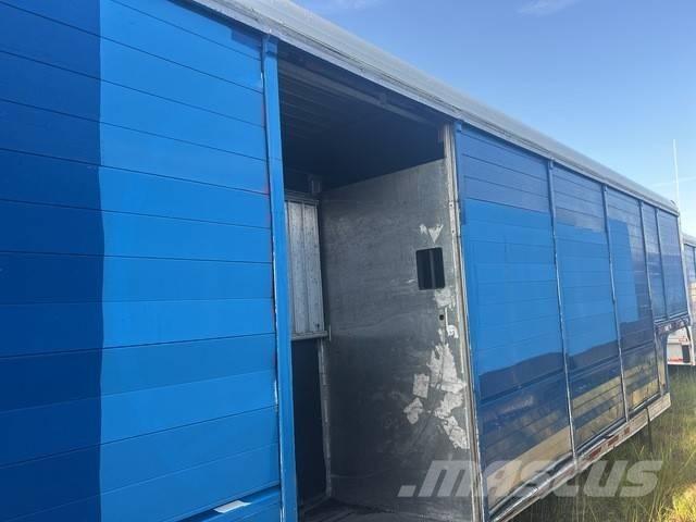 Mickey 16 Bay Rimorchi per bevande