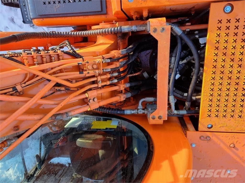Doosan DX 225 LC Escavatori cingolati