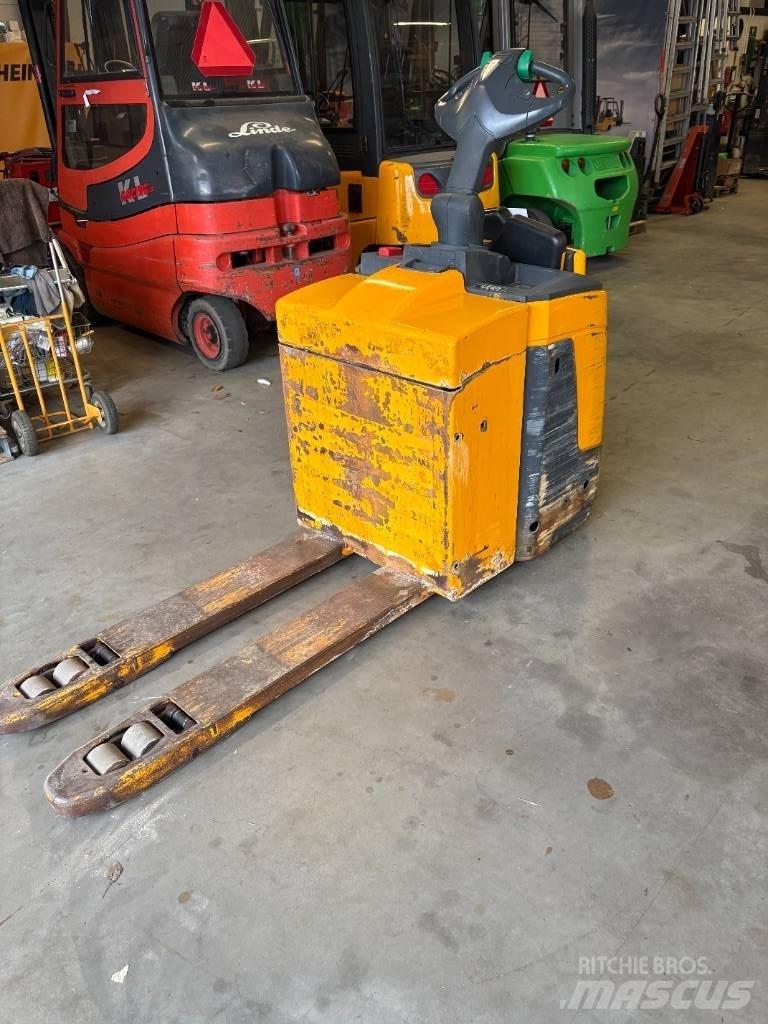 Jungheinrich ERE 225 Carrelli elevatori bassi a piattaforma