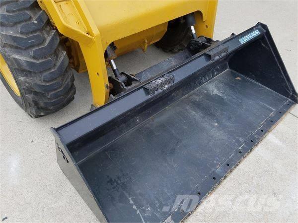 CAT 272 D Mini Pale Gommate