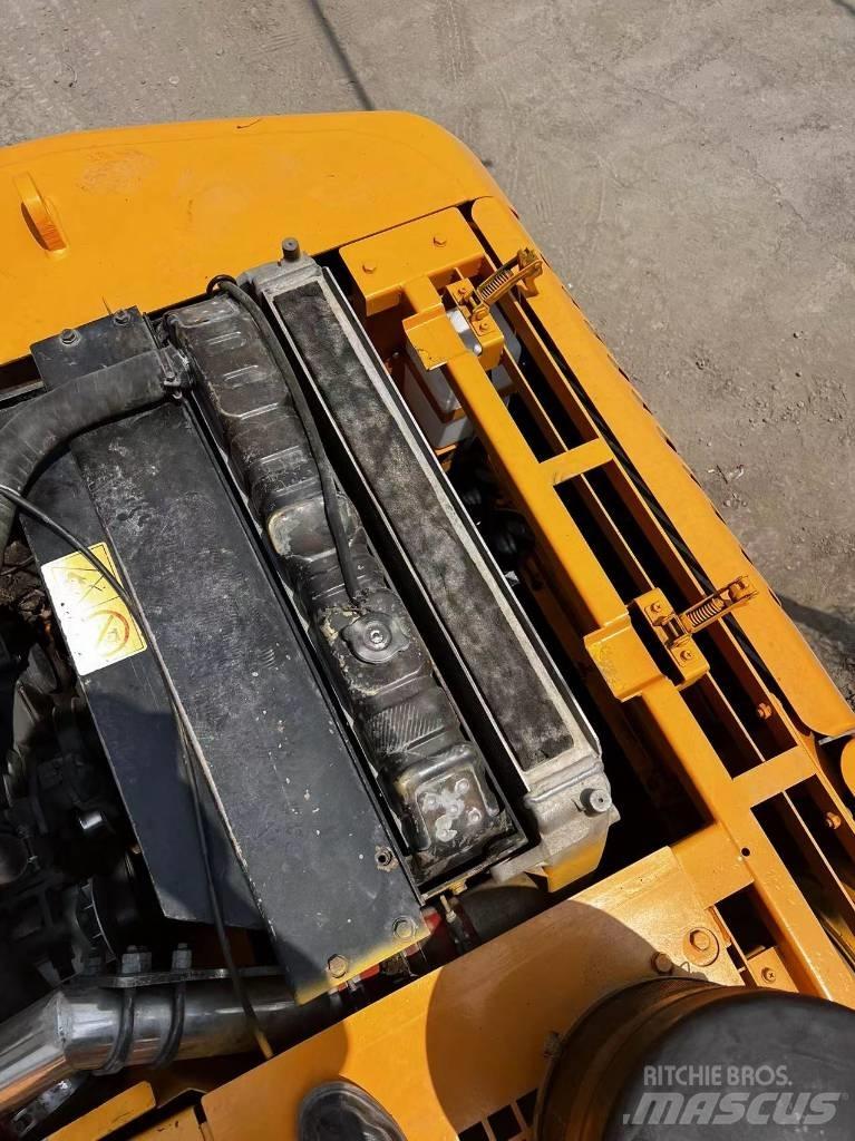 Hyundai 210W-7 Escavatori gommati
